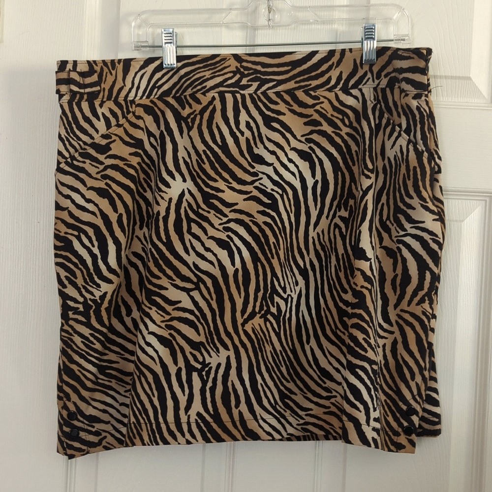 Chico's Golf Skort size 3 (16-18) Tiger Stripe